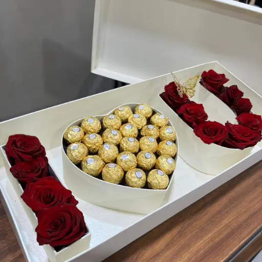 Caja i love you con rosas importadas y bombones rocher